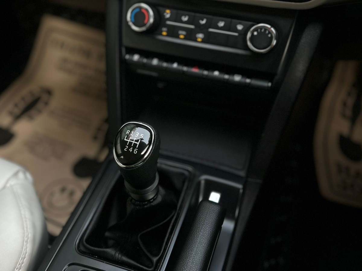 Mahindra XUV700 2.0 MX 